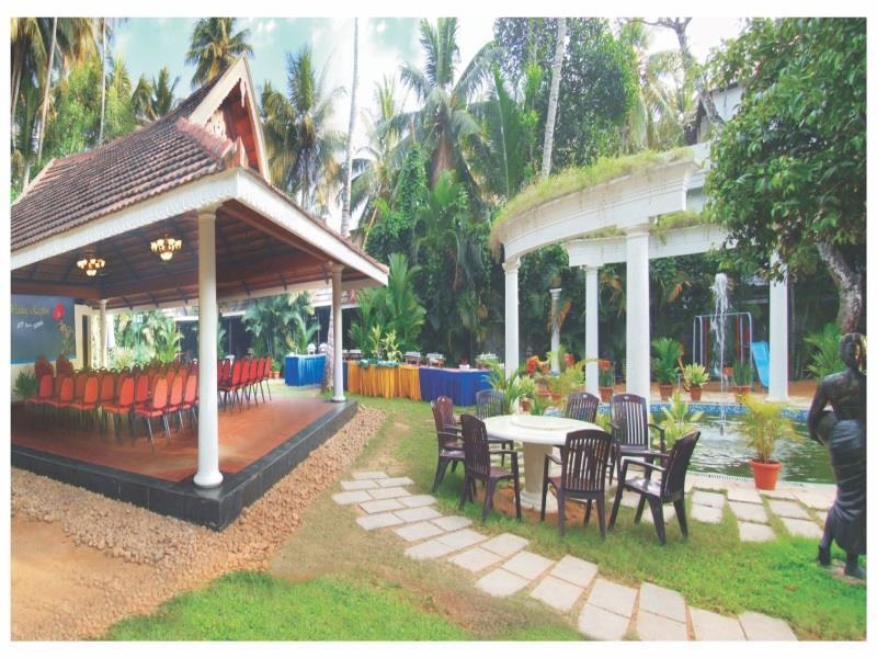 Hotel Chanakya Thiruvananthapuram Esterno foto